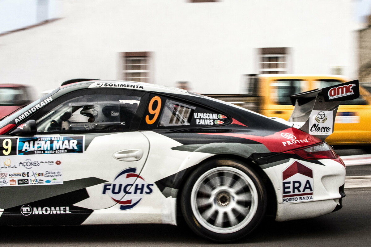 A day at the track with Porsche cars. Or how to collect test data directly in the field.